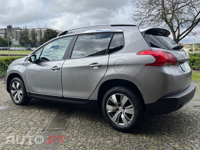 Peugeot 2008 1.2 PURETECH STYLE