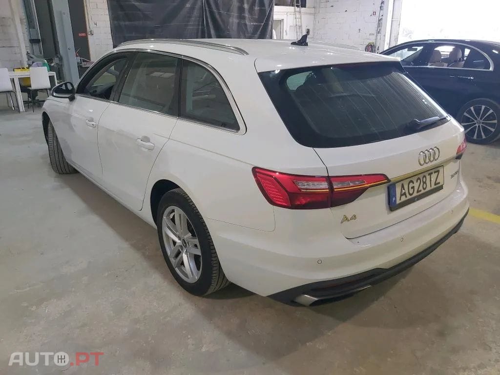 Audi A4 Avant 30 TDI S tronic
