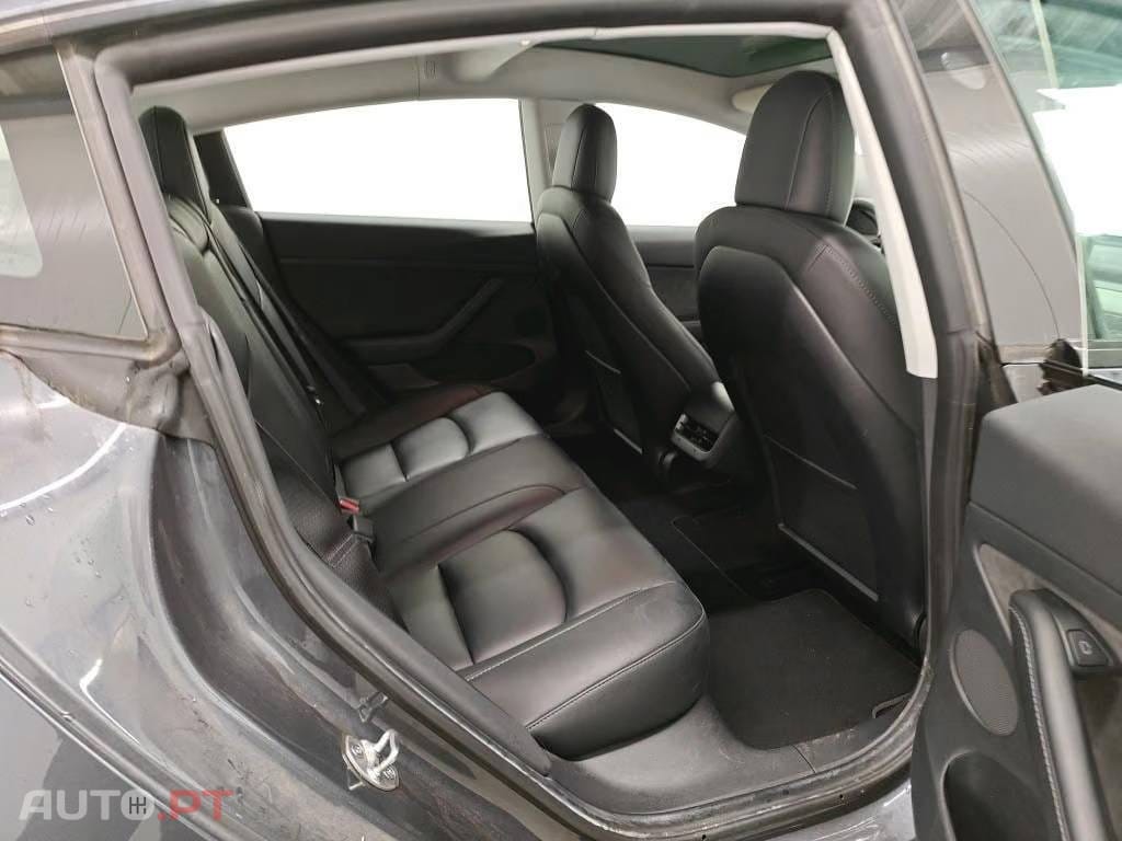 Tesla Model 3 Long-Range AWD