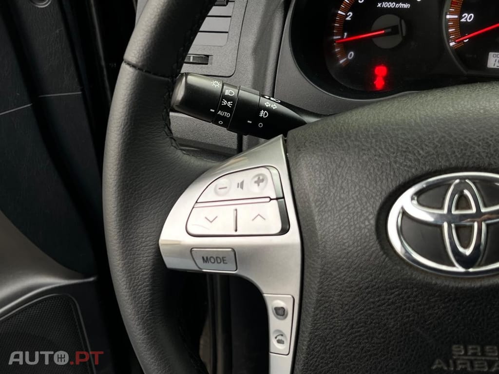Toyota Hilux 3.0 D-4D 4WD CD Tracker CA