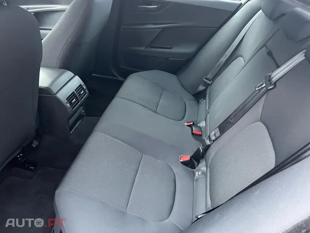 Jaguar XE 2.0 D Prestige