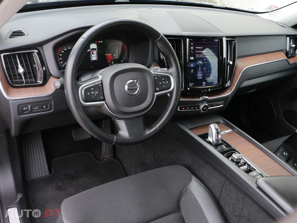 Volvo XC60 2.0 T8 PHEV Momentum AWD