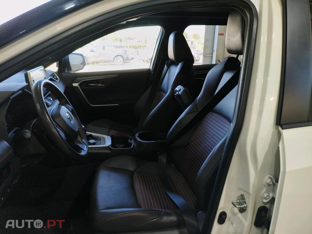 Toyota RAV4 2.5 HDF Lounge AWD-i