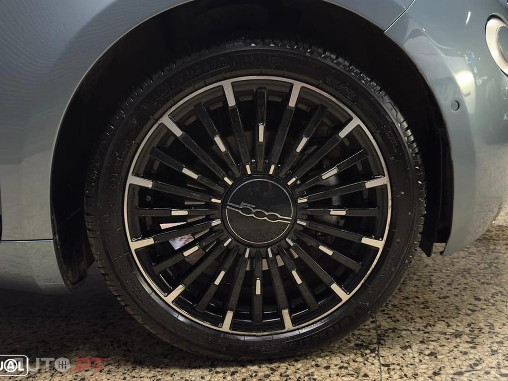 Fiat 500e La Prima