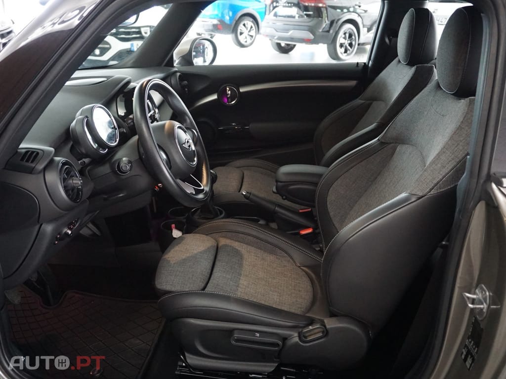 MINI Cooper One Blackyard