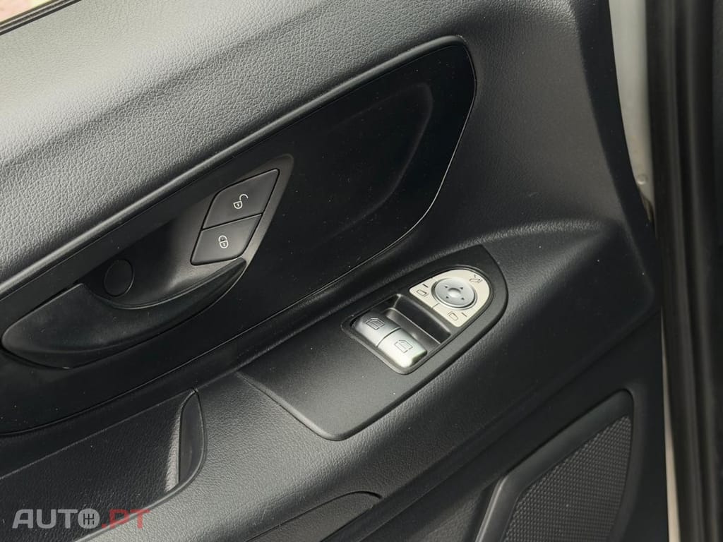 Mercedes-Benz Vito 9 LUGARES
