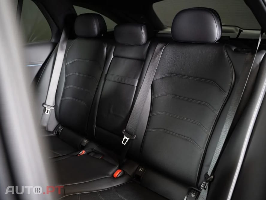 Mercedes-Benz E 300 9G-TRONIC AMG Line