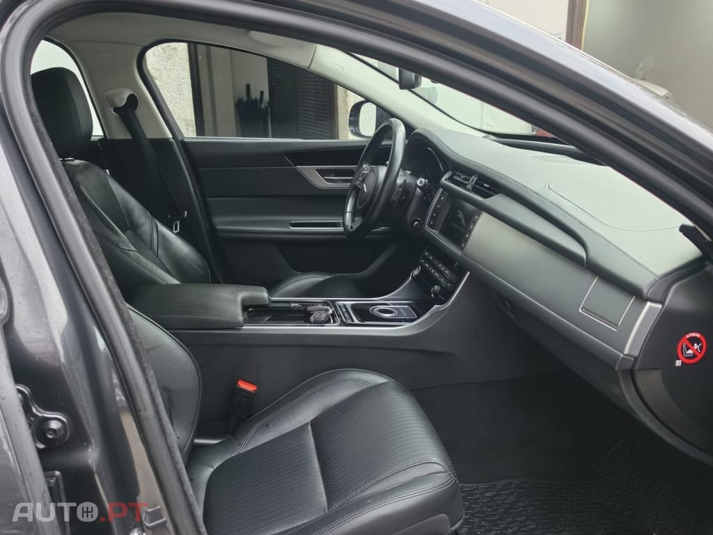 Jaguar XF 2.0 D Portfolio Aut.