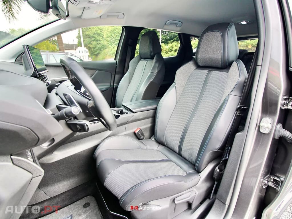 Peugeot 3008 1.6 Hybrid Allure e-EAT8