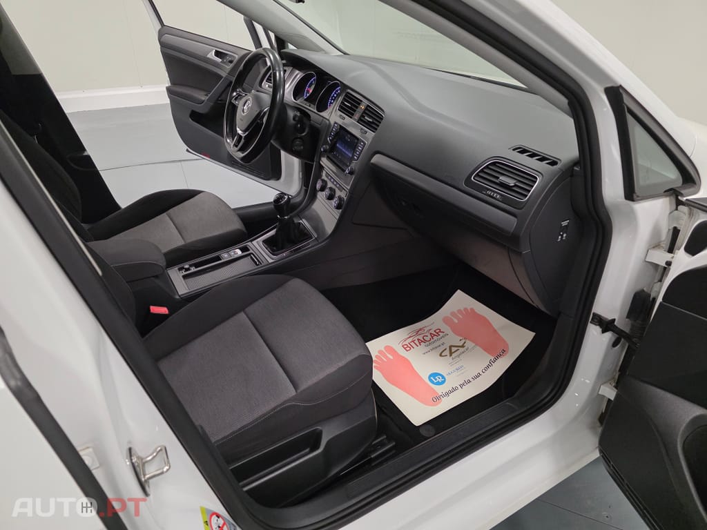 Volkswagen Golf 1.6 HDI CONFORTLINE