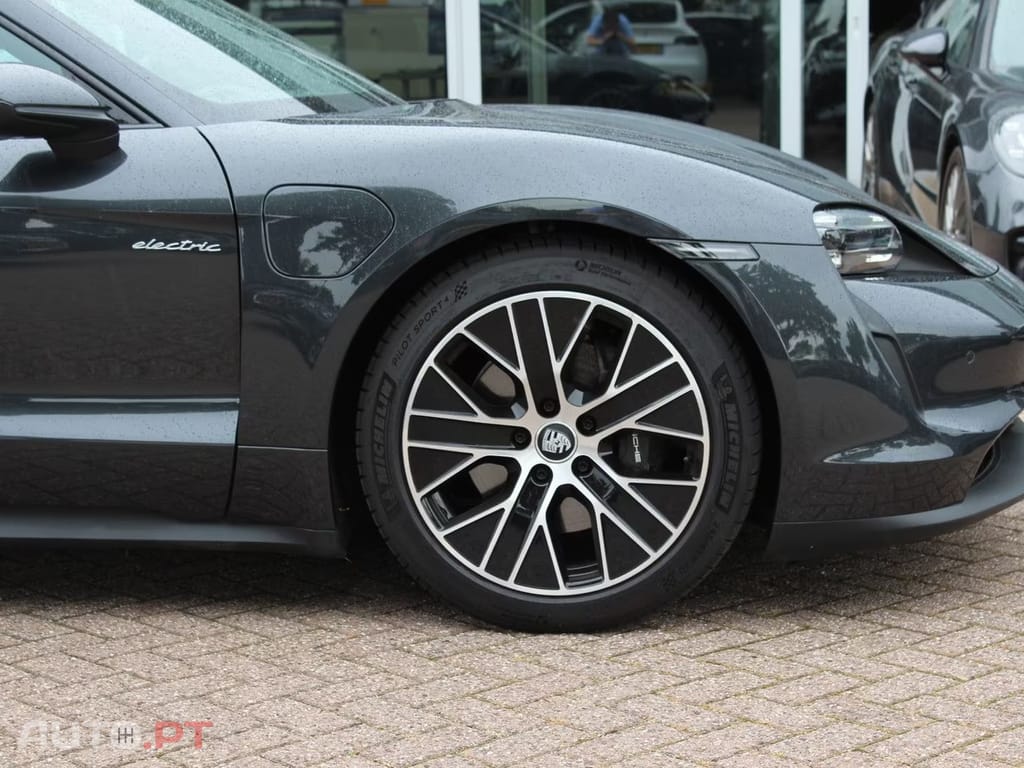 Porsche Taycan 93 kWh