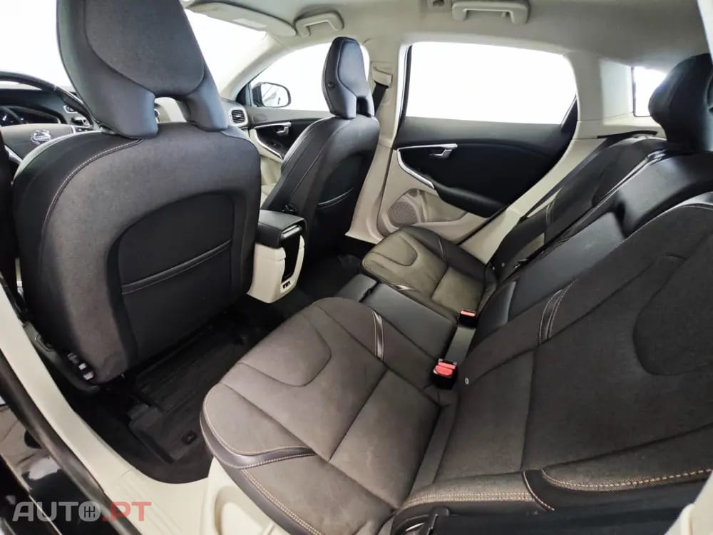 Volvo V40 Cross Country 1.6 D2 Momentum