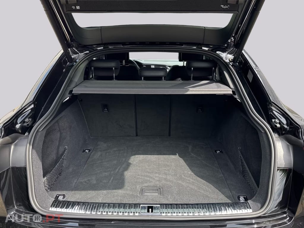 Audi Q8 E-Tron 55 S line quattro 