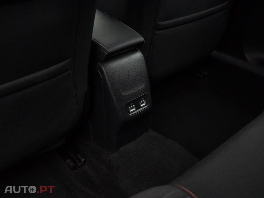 Peugeot E-2008 50 kWh Active