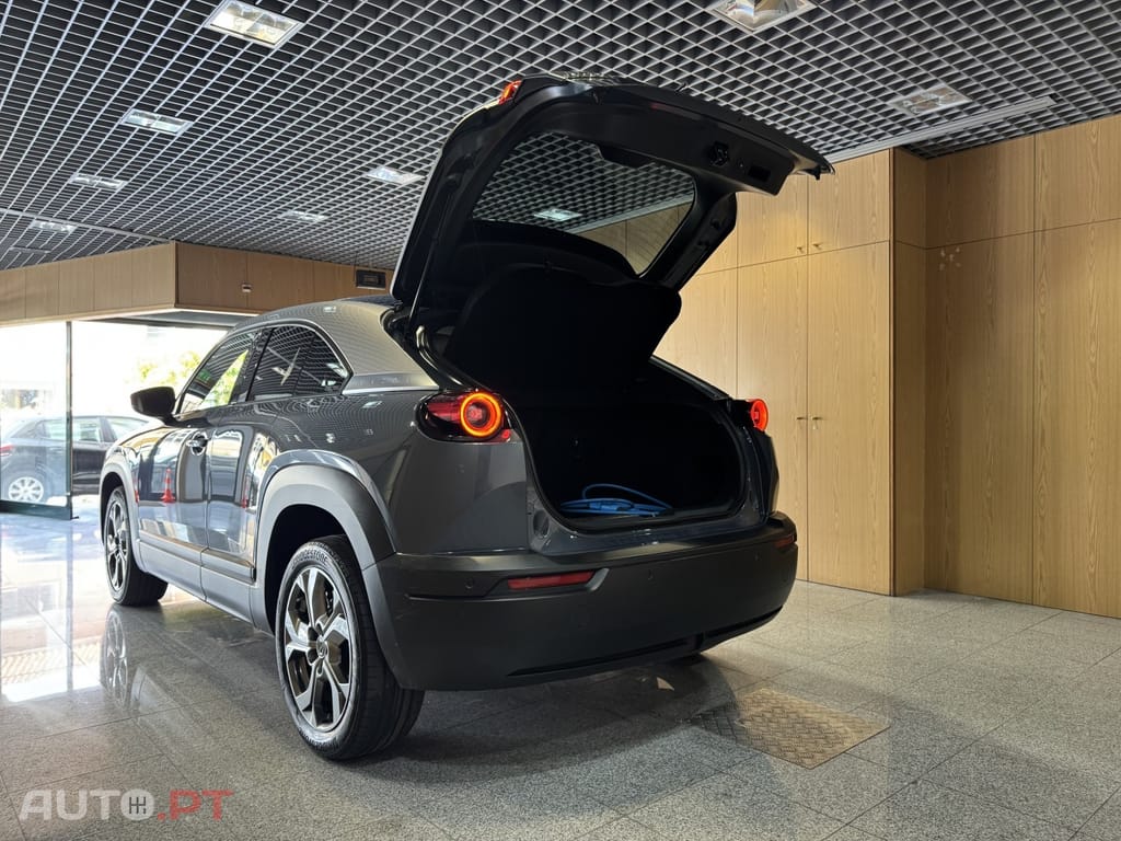 Mazda MX-30 e-SKYACTIV Advantage+Modern Confidence