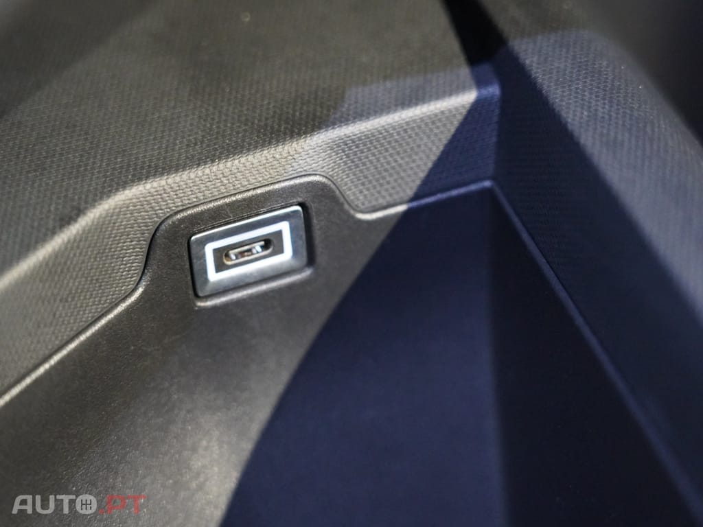 Peugeot 3008 1.2 Hybrid Allure e-DCS6