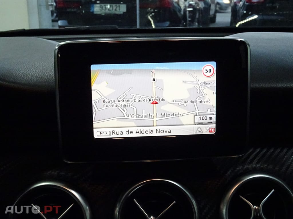 Mercedes-Benz A 180 Outro