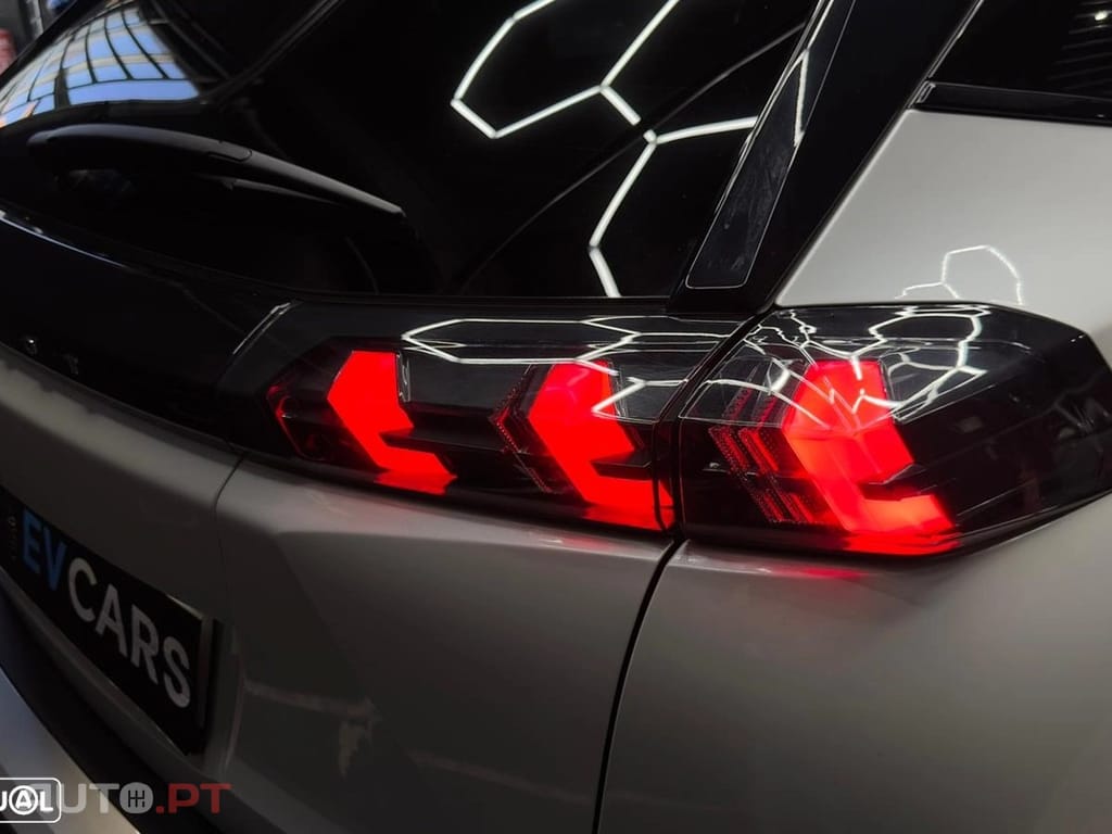 Peugeot E-2008 GT+
