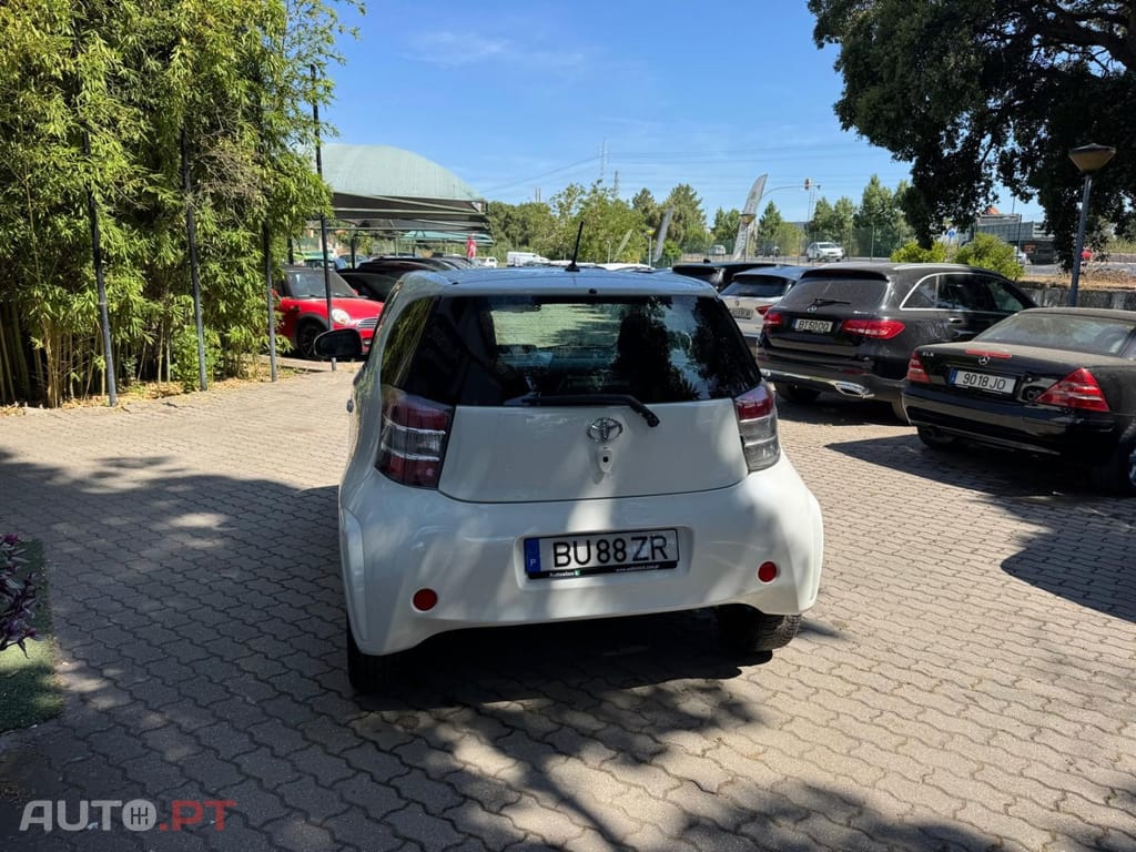 Toyota iQ 1.0 VVT-i