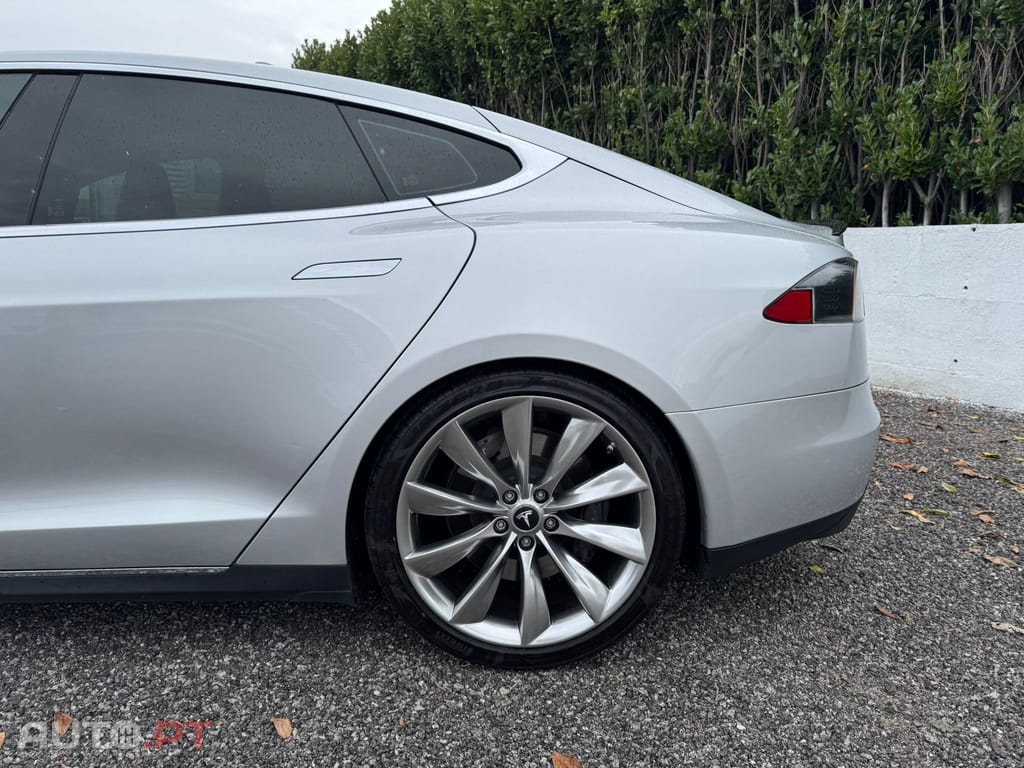 Tesla Model S 60D