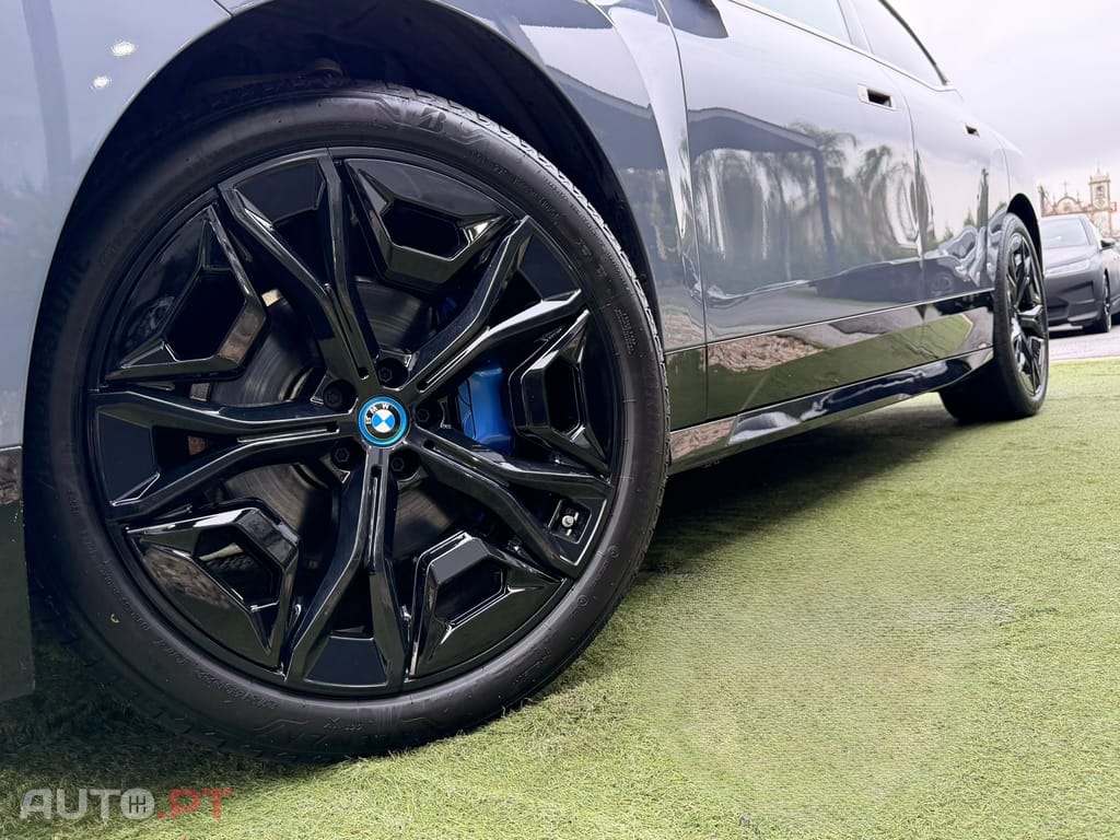BMW iX xDrive 40 Pack Desportivo