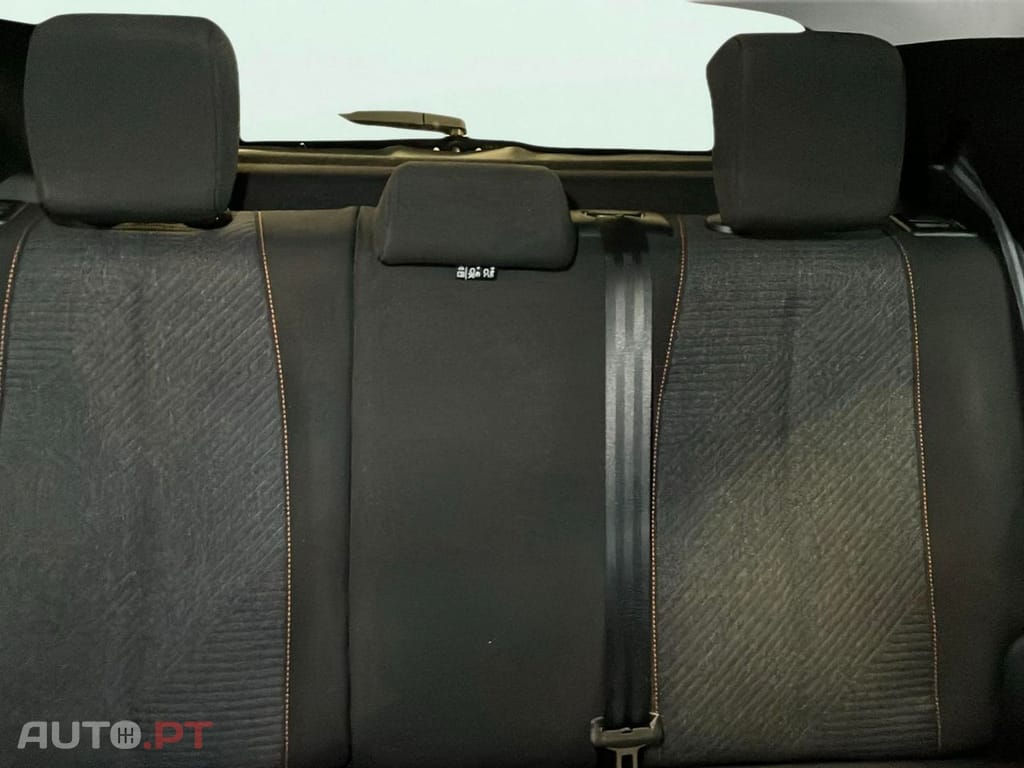 Peugeot 208 1.2 Hybrid Style e-DCS6