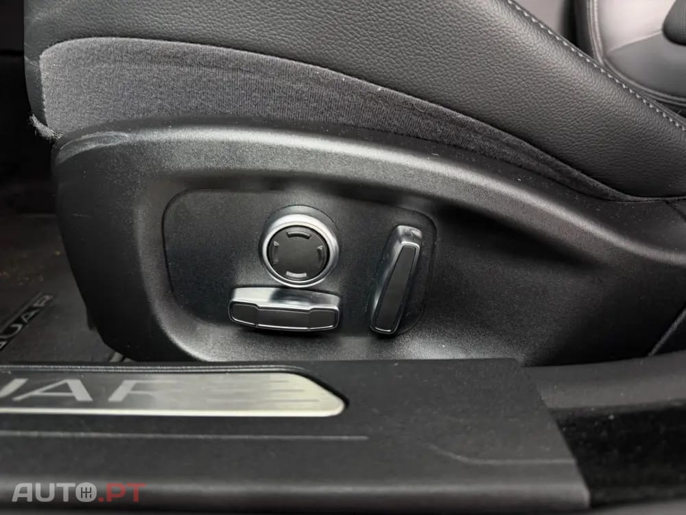 Jaguar XE 2.0 D R-Dynamic S