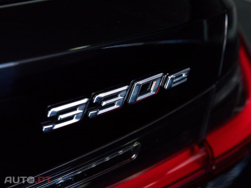 BMW 330 e Touring Line Sport Auto