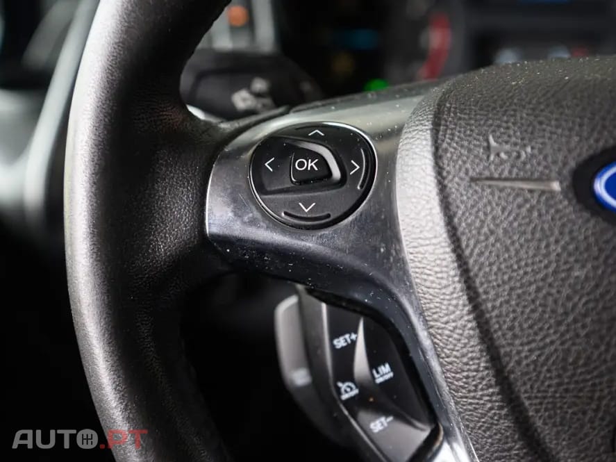 Ford Transit Custom Adaptada p/ 3 cadeiras de rodas