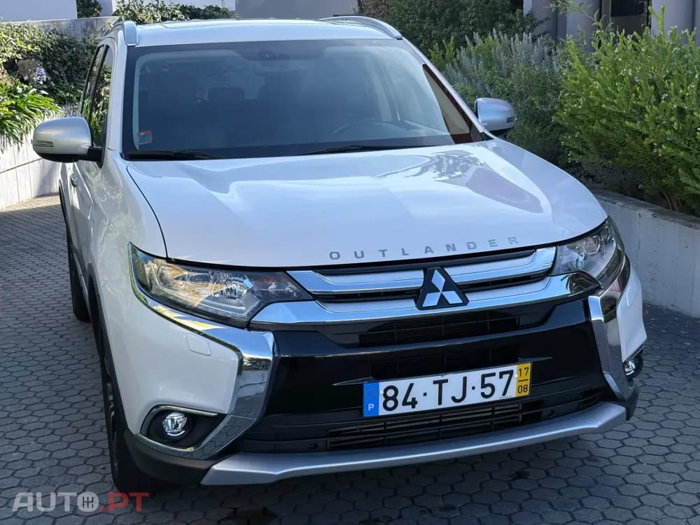 Mitsubishi Outlander 2.2 DI-D Instyle Navi