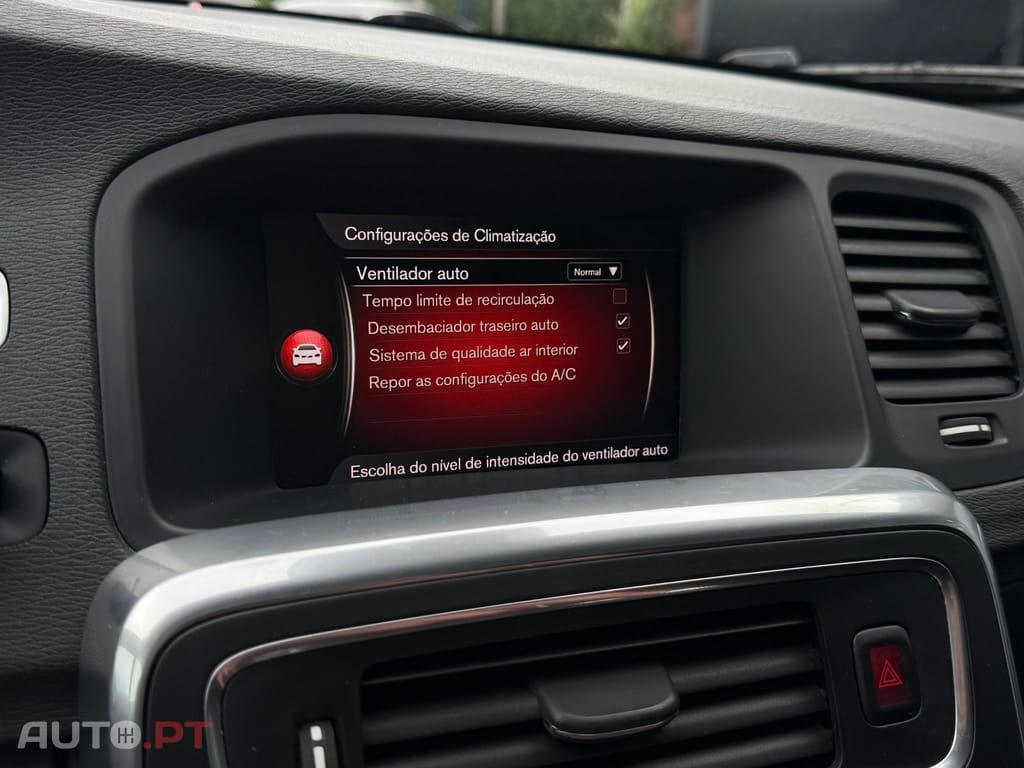 Volvo V60 2.0 D2 R-Design