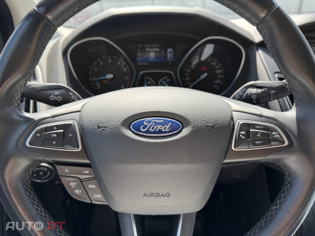 Ford Focus 1.0 EcoBoost S&S TITANIUM