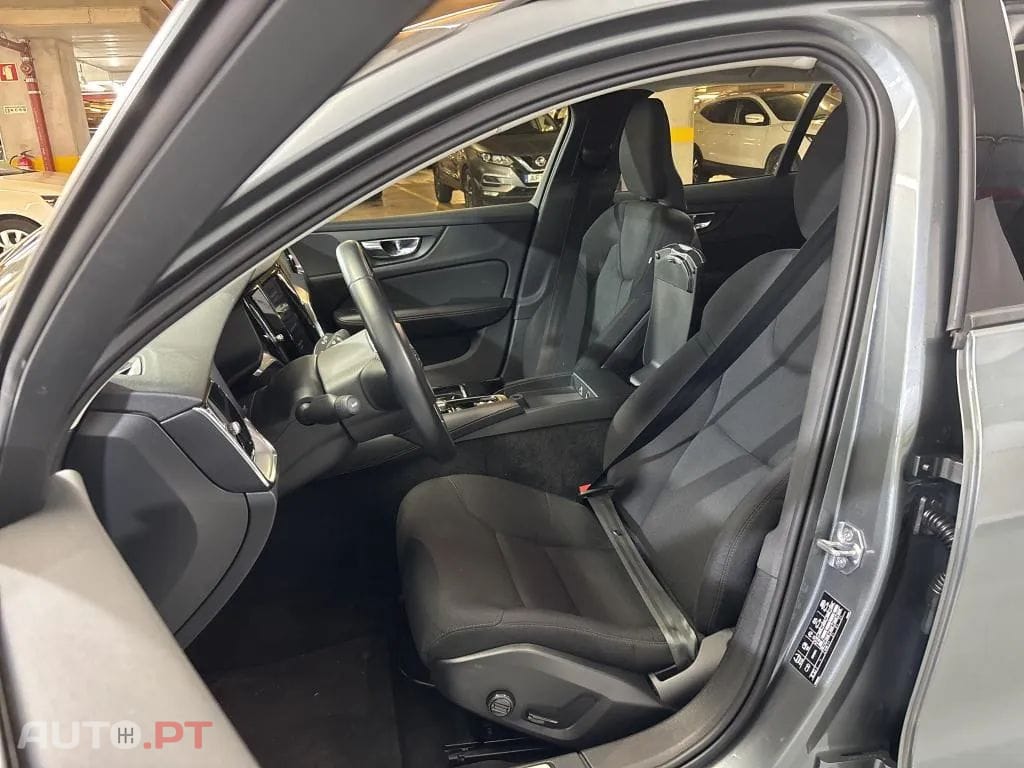Volvo V60 2.0 T8 AWD TE Momentum