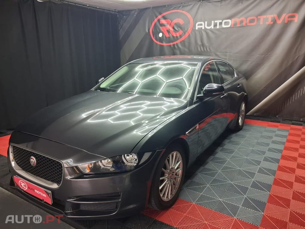 Jaguar XE 2.0 D Prestige Aut. — fotografia 3