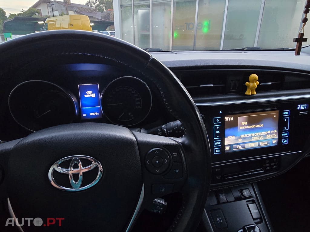 Toyota Auris Touring Sports 1.8HSD SQUARE COLLECTION