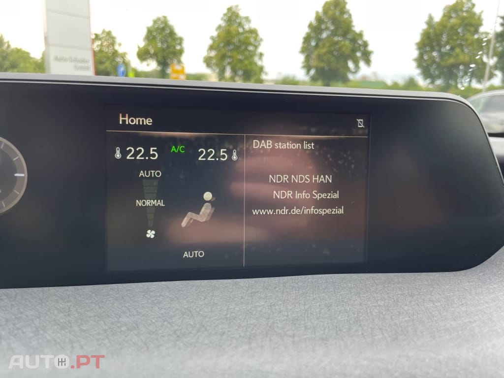 Lexus UX Executive+