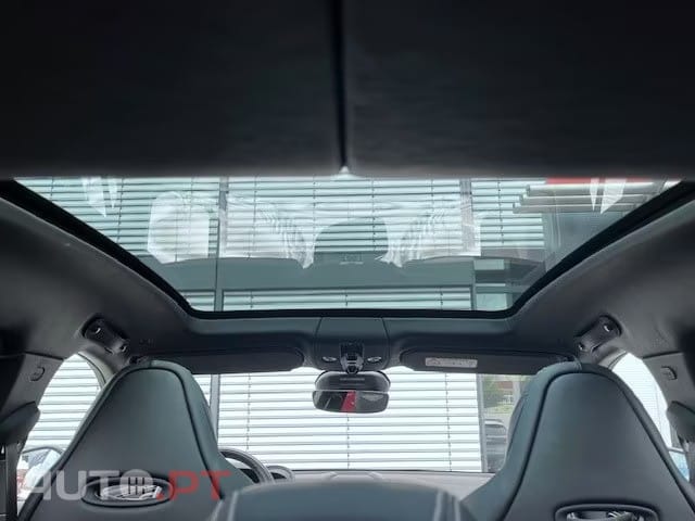 Aston Martin DBX 4.0 V8