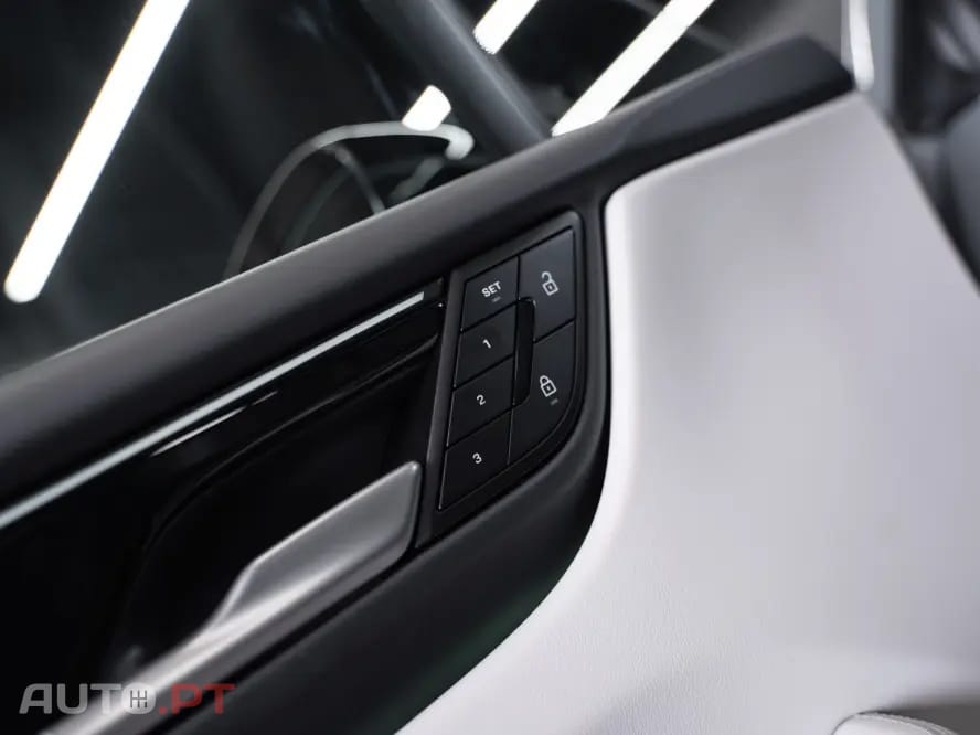 Porsche Macan Electric