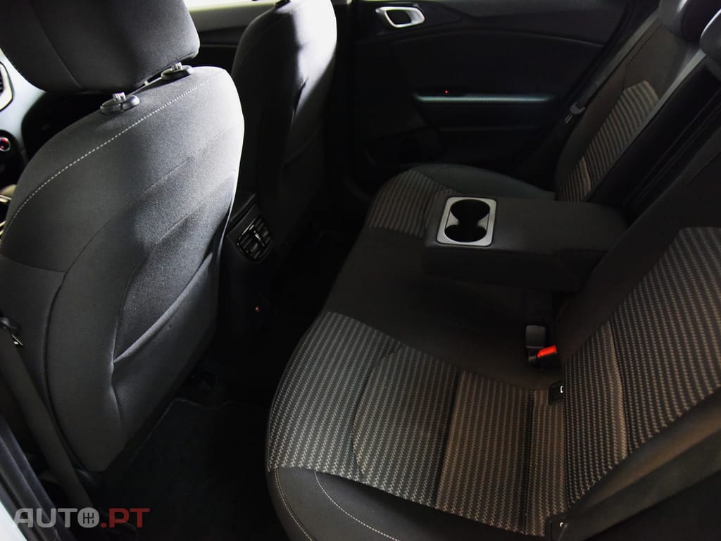 Kia Ceed SW 1.6 CRDi DCT7 (48V Mild-Hybrid)