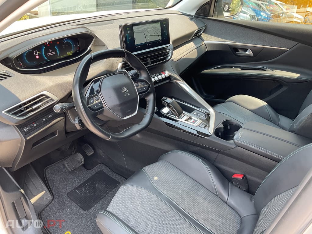 Peugeot 3008 1.6 Hybrid4 Allure e-EAT8
