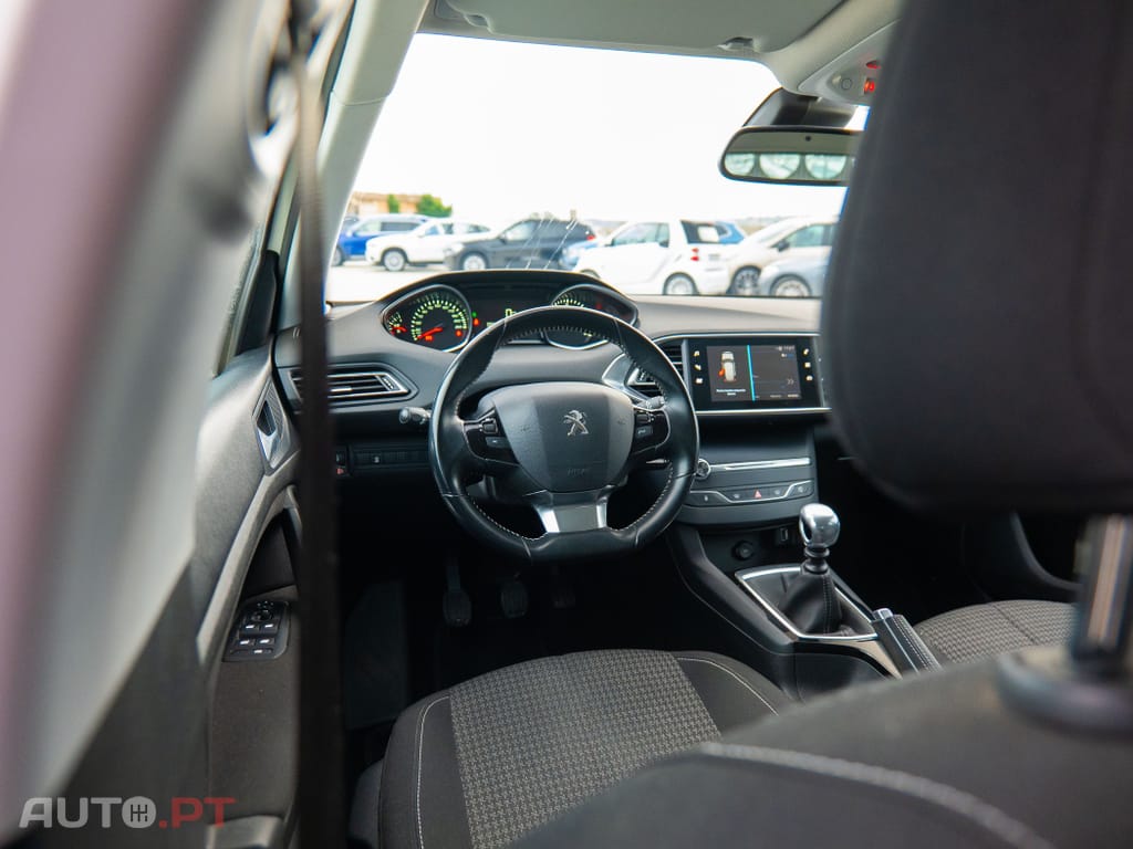 Peugeot 308 1.5 BlueHDi Business Line