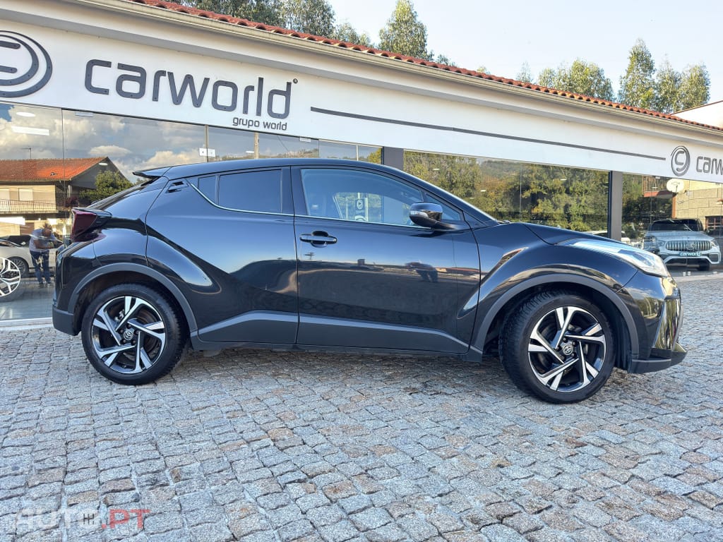 Toyota C-HR 2.0 Hybrid Square Collection