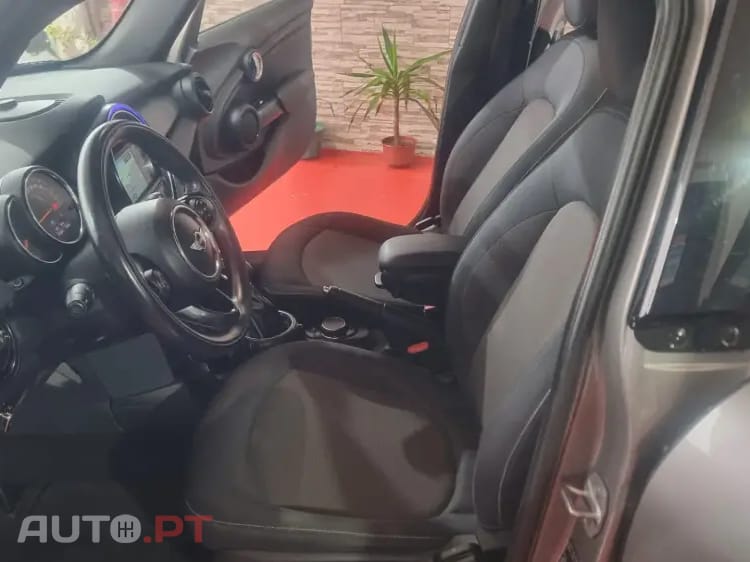 MINI Cooper Cooper D Auto