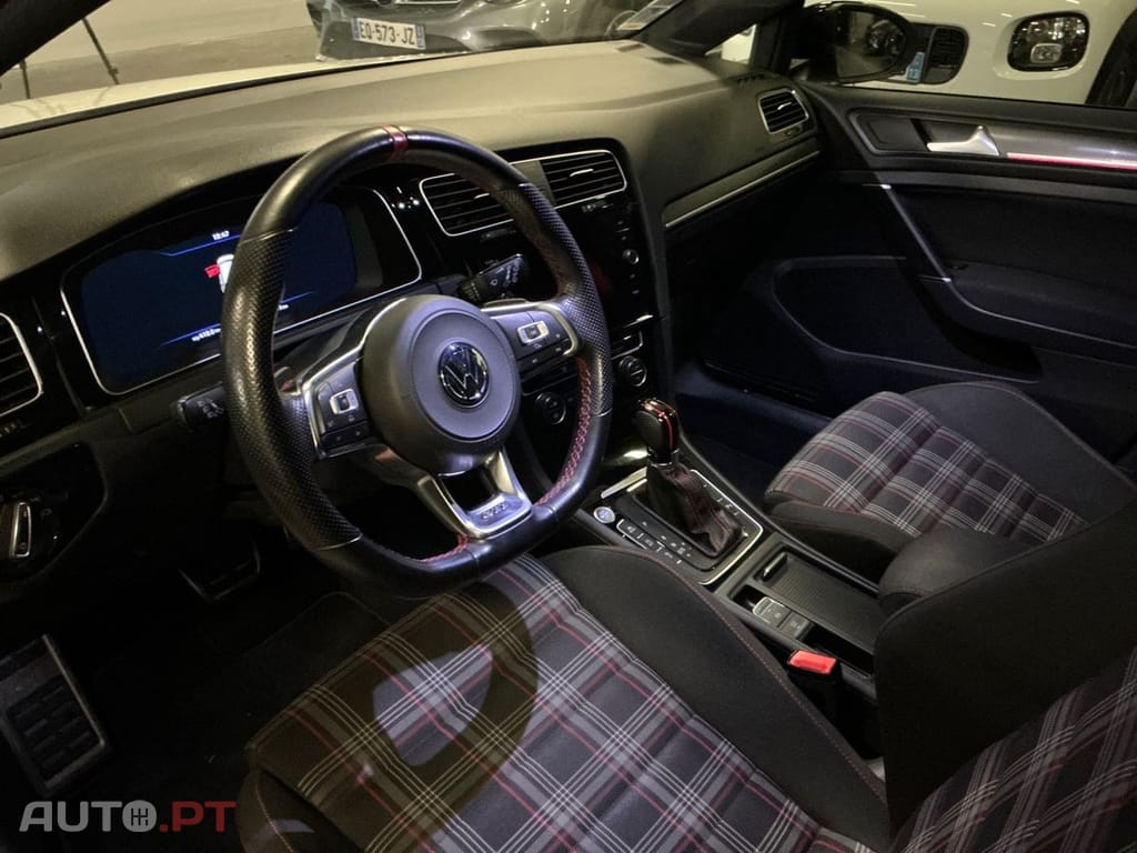 Volkswagen Golf 2.0 TSI GTI DSG Performance