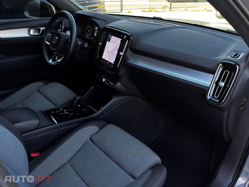 Volvo XC40 1.5 T2 Plus Dark Auto