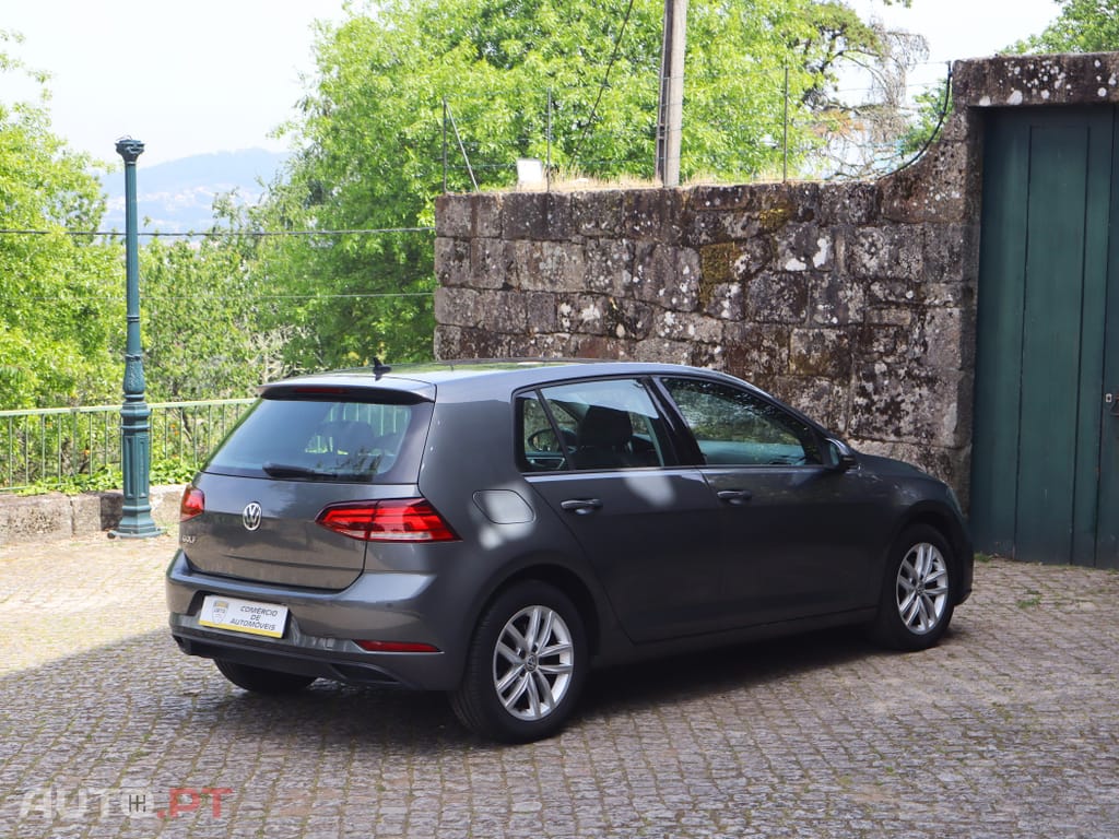 Volkswagen Golf 1.6 TDI Confortline