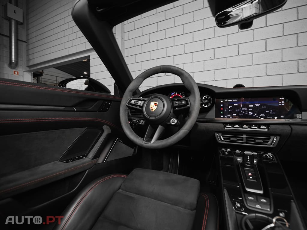 Porsche 992 Carrera 4 GTS PDK