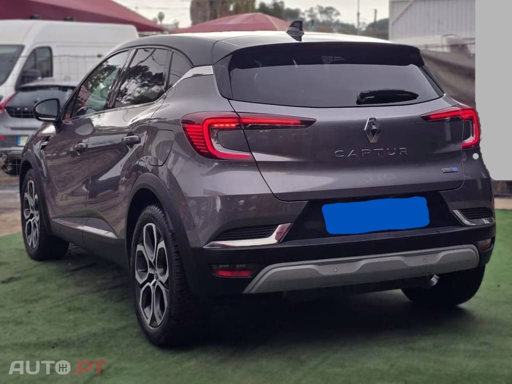 Renault Captur 1.6 E-TECH PLUG-IN INTENSE