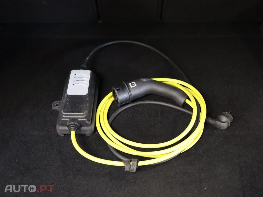 BMW 225 xe Auto