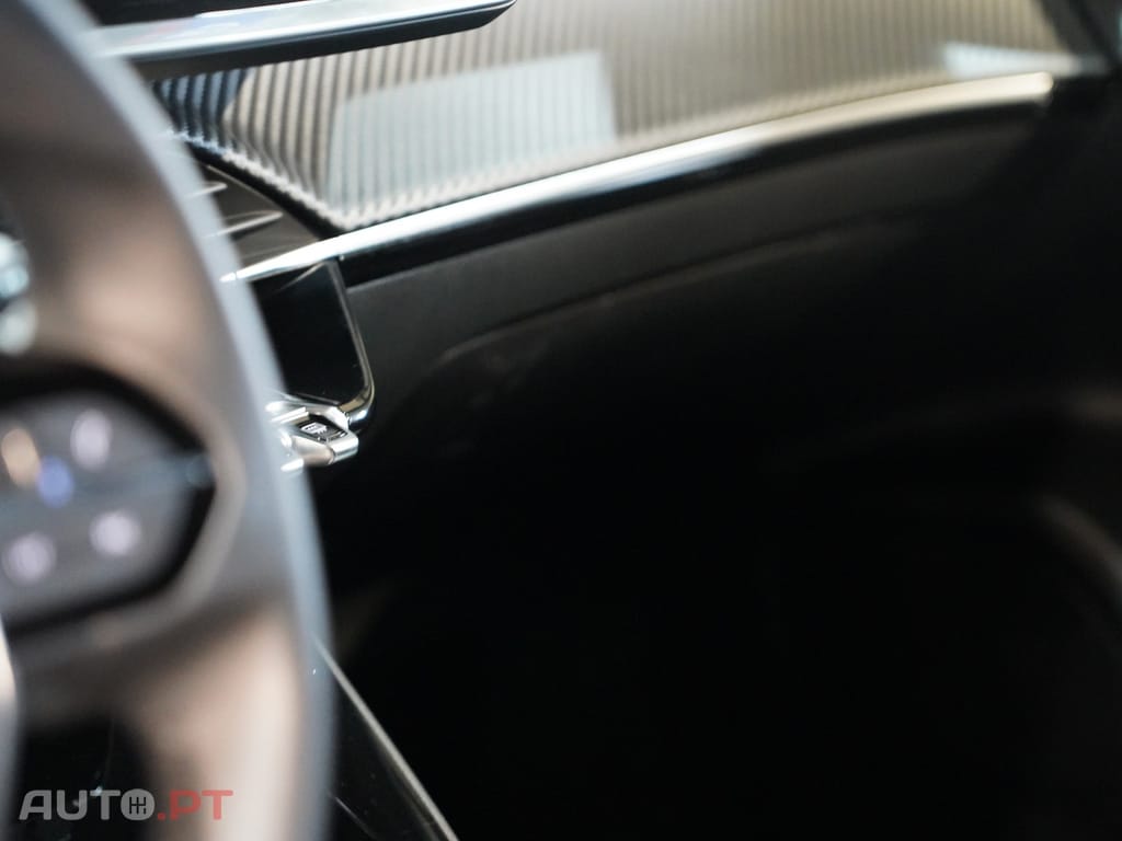 Peugeot 2008 1.2 Hybrid Allure e-DCS6